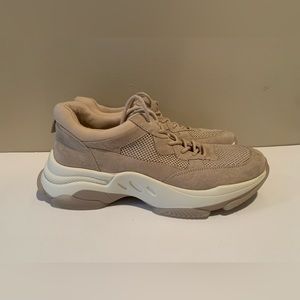 Steve Madden Yachi‎ Beige Size 9